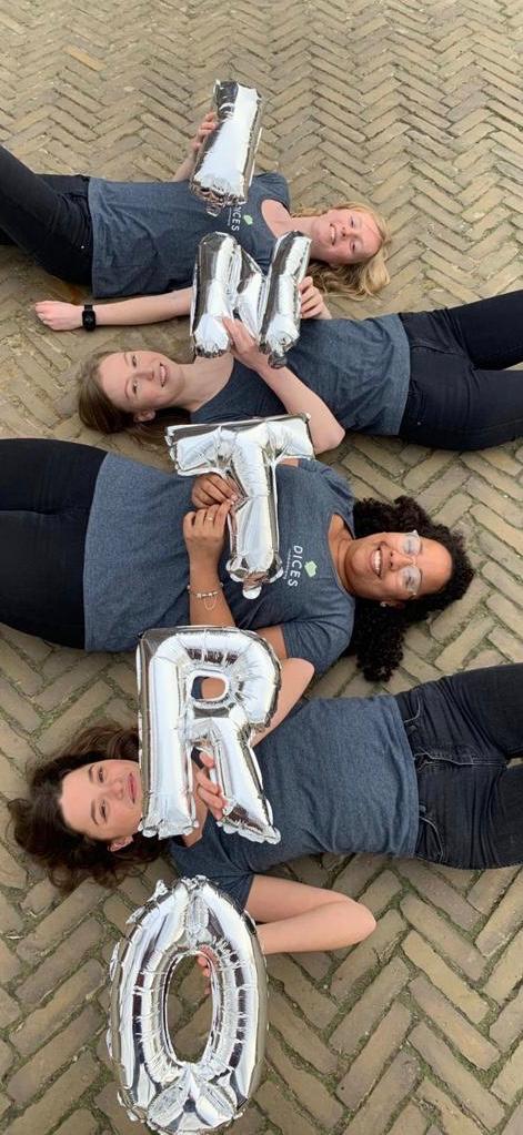 Groepsfoto_introductiecommissie.jpeg